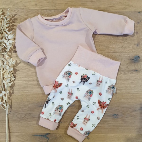 Rose (Rose) - Sweater und Jogger (Waldtiere Weiss-Rose)
