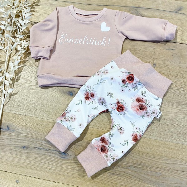 Sweater - Rose (Rose Melange) - Einzelstück! Herz (Weiß) und Jogging Pants - Roses (Rose Melange)