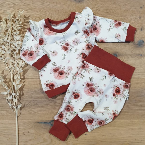 Roses Weiss (Terra) - Sweater mit Rüschenarm & Jogger