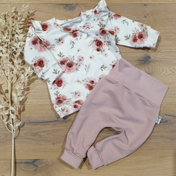 Roses Weiss (Bund Roses) - Sweater mit Rüschenarm & Jogger (Nude)