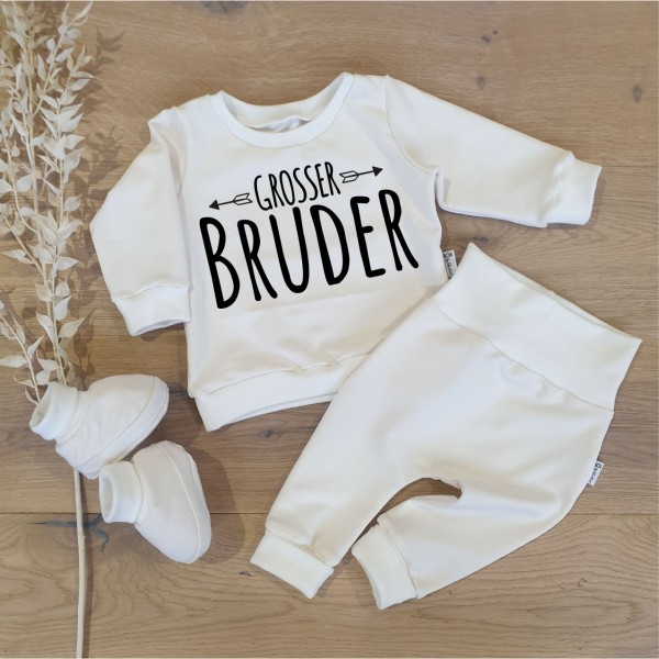 Cremeweiss (weiss) - Grosser Bruder (Schwarz) - Sweater, Jogging Pants und Booties