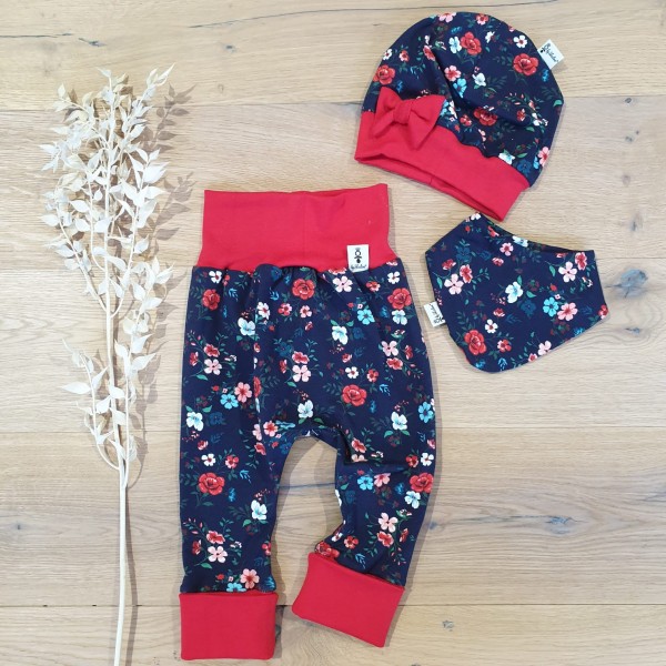 Navy Rot Blumen (Rot) - Mitwachshose, Mütze, Halstuch